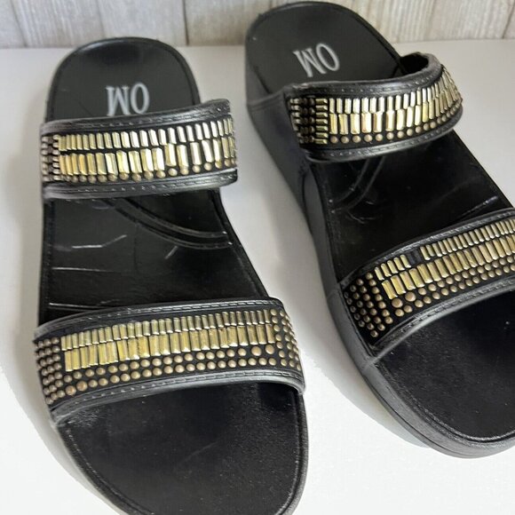 Slip on sandals, black w gold beads on straps, size 8 US - Picture 11 of 16